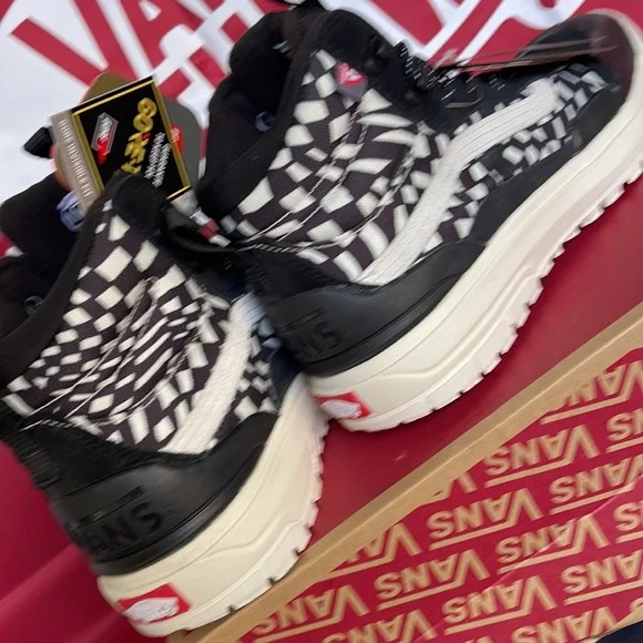 Vans Ultrarange Exo Hi Black/Wrapped Checkerboard WMNS sneakers - Picture 15 of 16